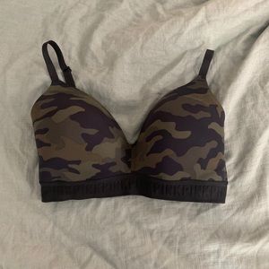 PINK Wear Everywhere Wireless Lightly Lined Bra